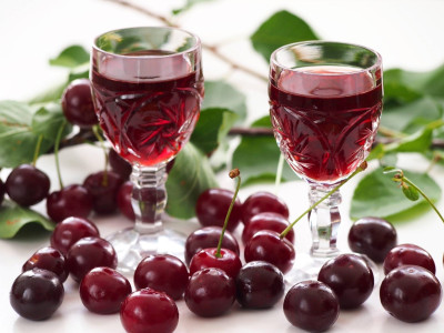 An unusual recipe for cherry tincture