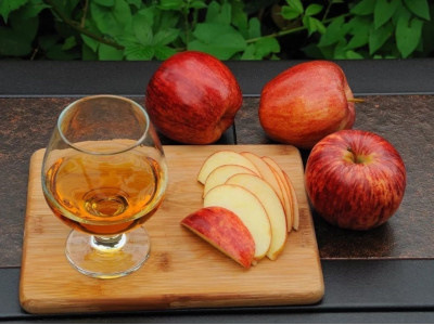 Classic recipe for homemade apple calvados