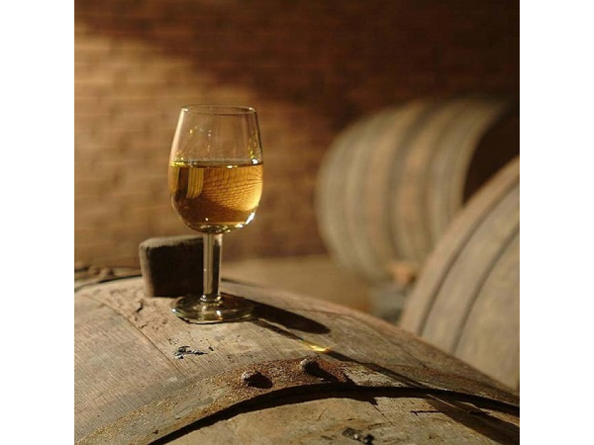 Oak barrels for moonshine - for storage of alcoholic beverages ideal packaging